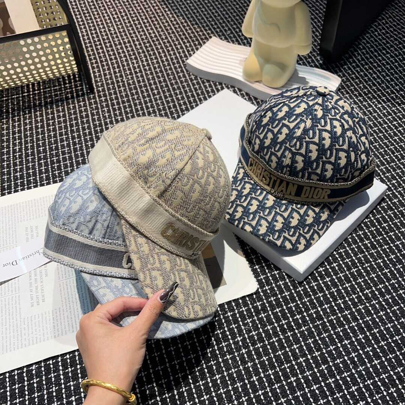 D*or oblique print cap