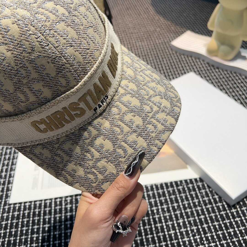 D*or oblique print cap