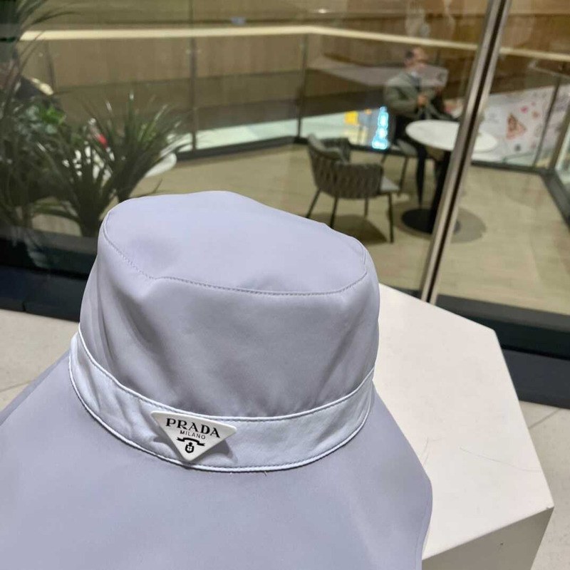 Pra*a bucket hat purple