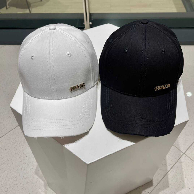 Pra*a  baseball cap in black