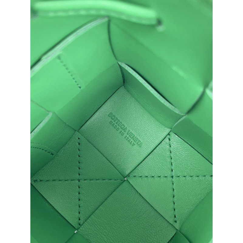 Bo*te*ga ve*ne*ta mini cassette bucket bag in parakeet