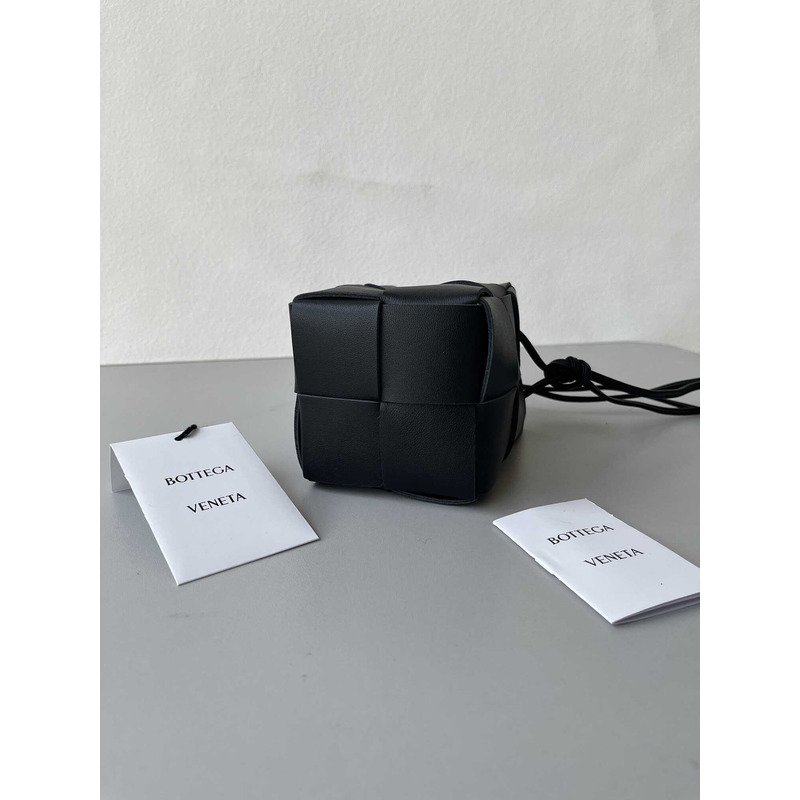 Bo*te*ga ve*ne*ta mini cassette bucket bag in black