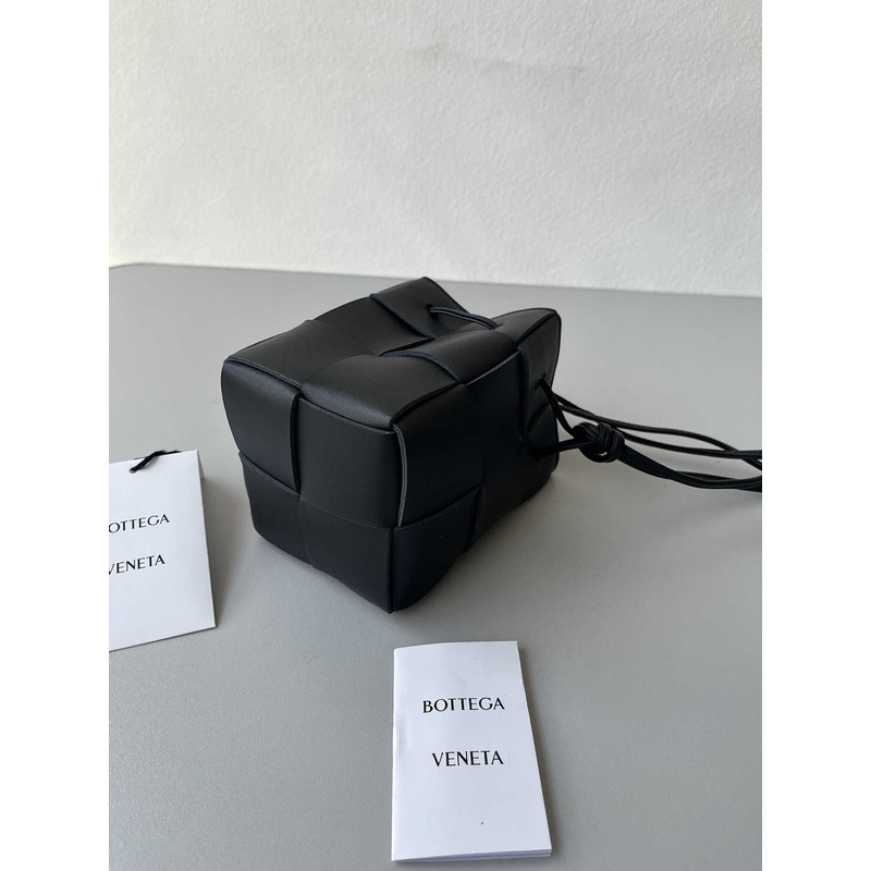 Bo*te*ga ve*ne*ta mini cassette bucket bag in black