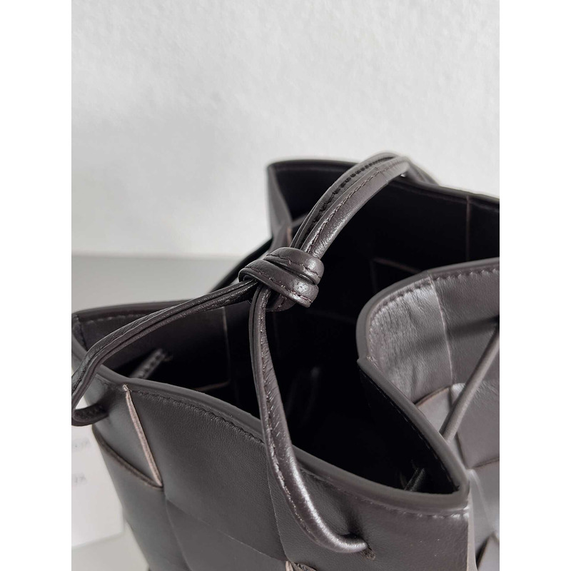 Bo*te*ga ve*ne*ta small cassette cross-body bucket in fondant