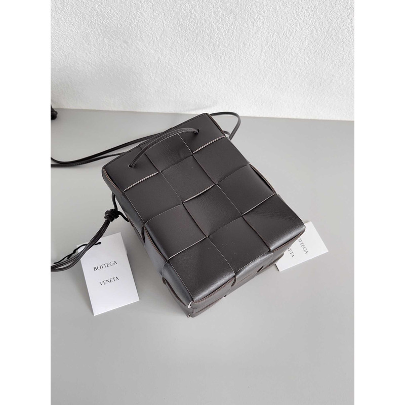 Bo*te*ga ve*ne*ta small cassette cross-body bucket in fondant