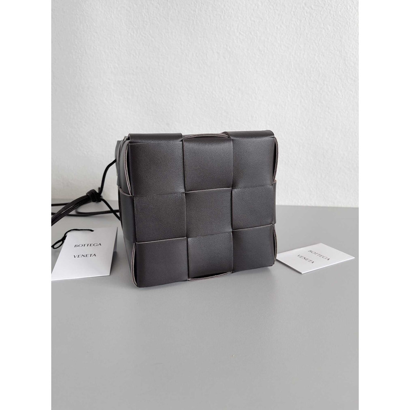 Bo*te*ga ve*ne*ta small cassette cross-body bucket in fondant