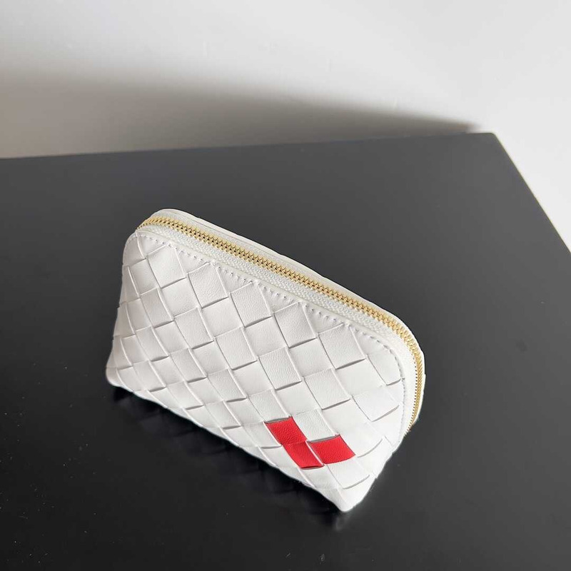 Bo*te*ga ve*ne*ta intrecciato beauty pouch white