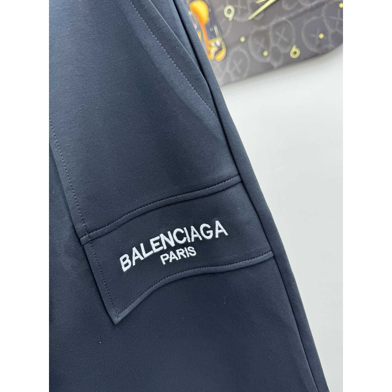 Ba*len*cia*ga logo-print shorts in black