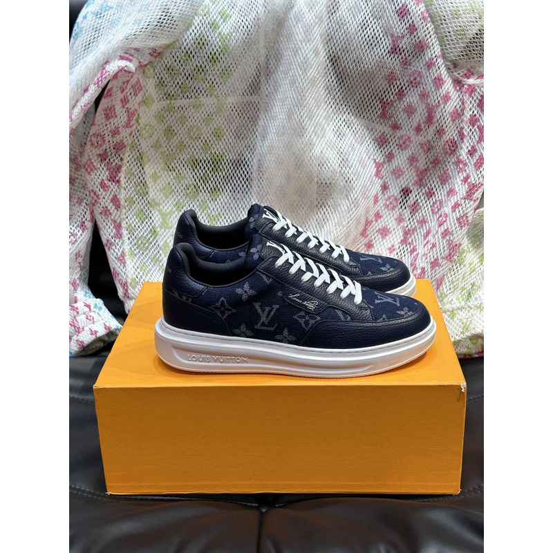 l**is V*t*n beverly hills sneaker.