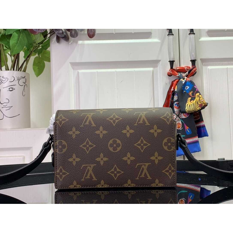 l**is V*t*n steamer wearable wallet in brown