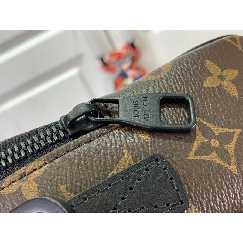 l**is V*t*n quest messenger cowhide-leather textile lining