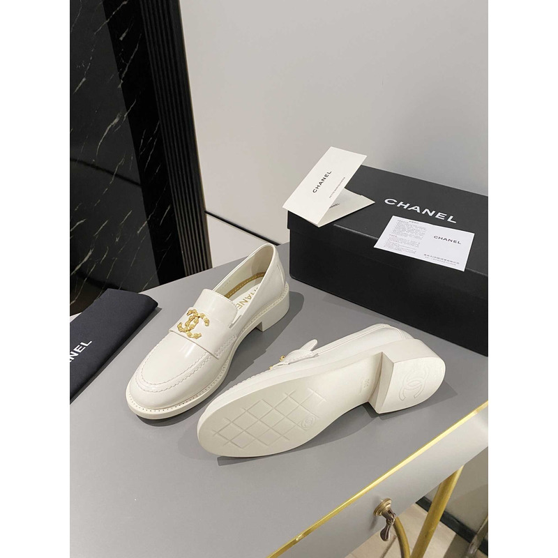 Ch*el moccasins calfskin & metal white