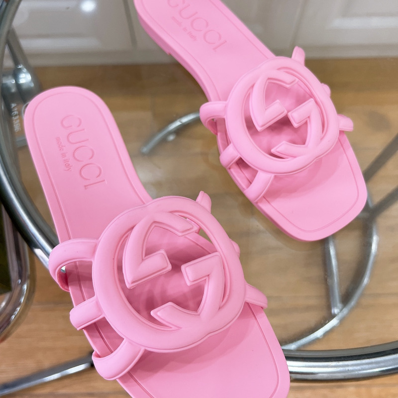 G*u*i women`s interlocking g slide sandal pink