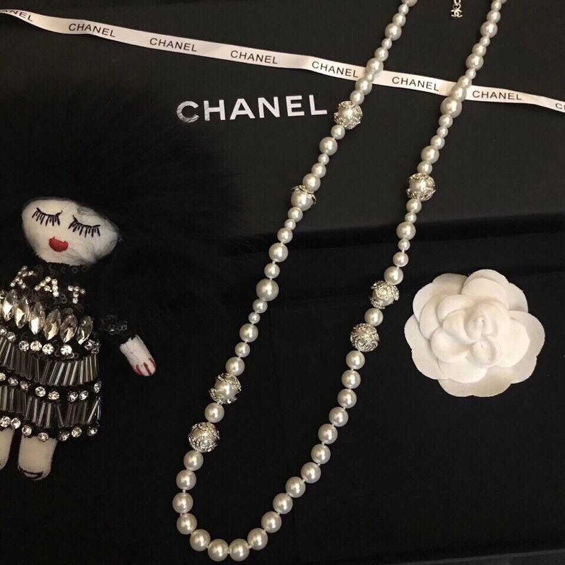 Ch*el pearl necklace white