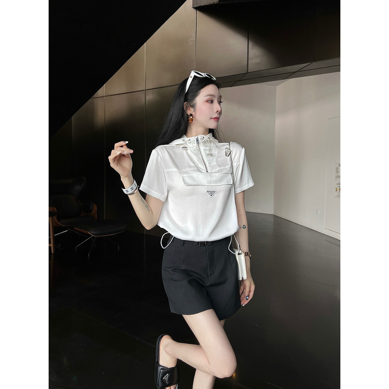 Pra*a triangle logo  blouson t-shirt top white and  shorts pure black