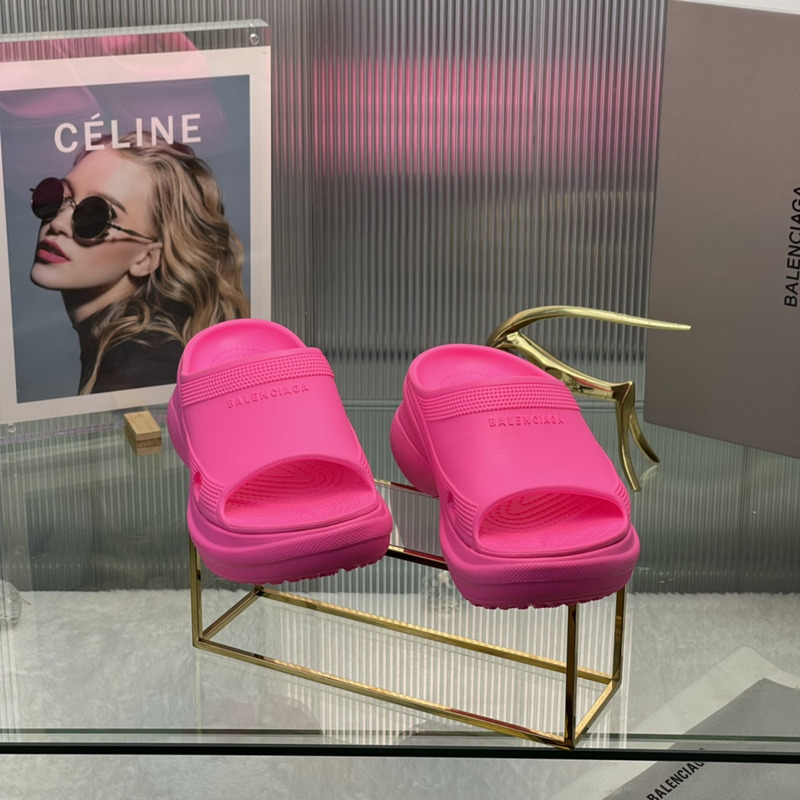 ba*len*cia*ga x Cr*0*s pool slide hot pink