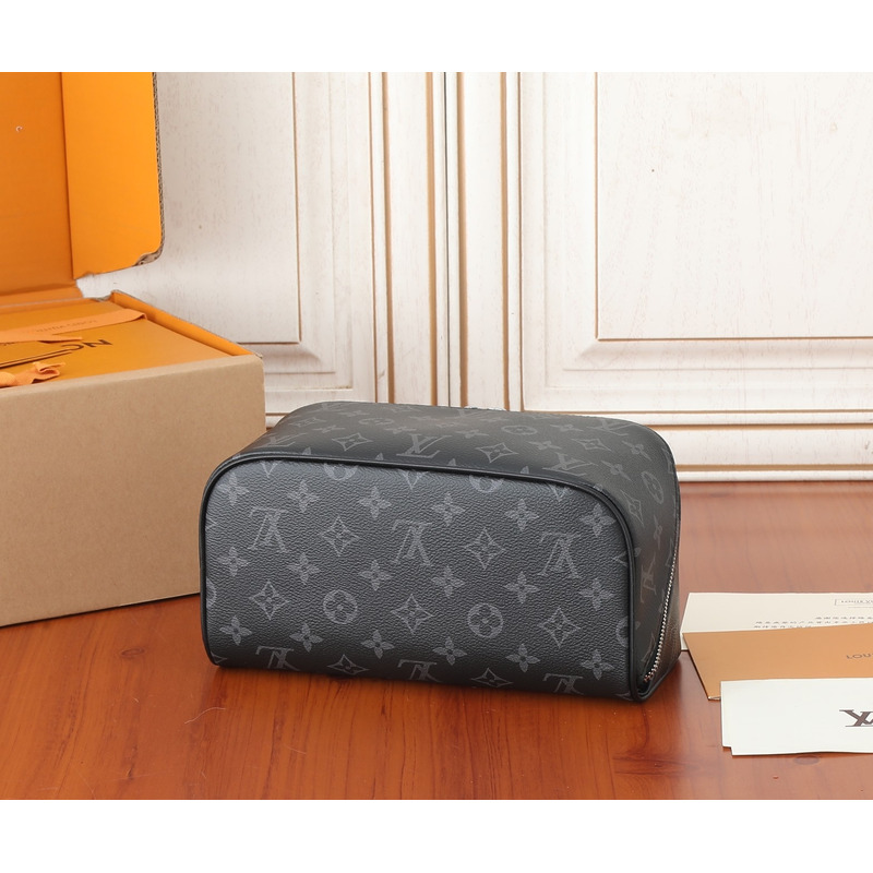 l**is V*t*n m11508 toiletry bag
