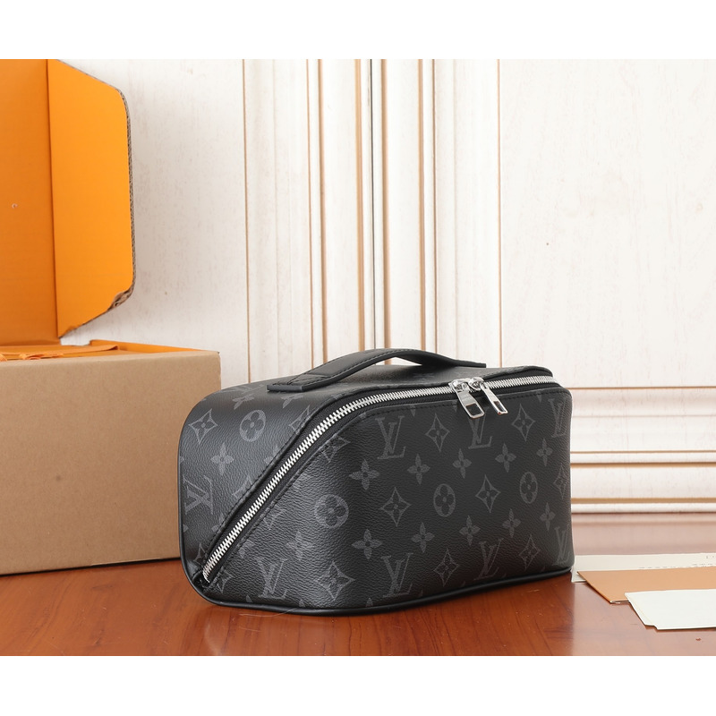l**is V*t*n m11508 toiletry bag