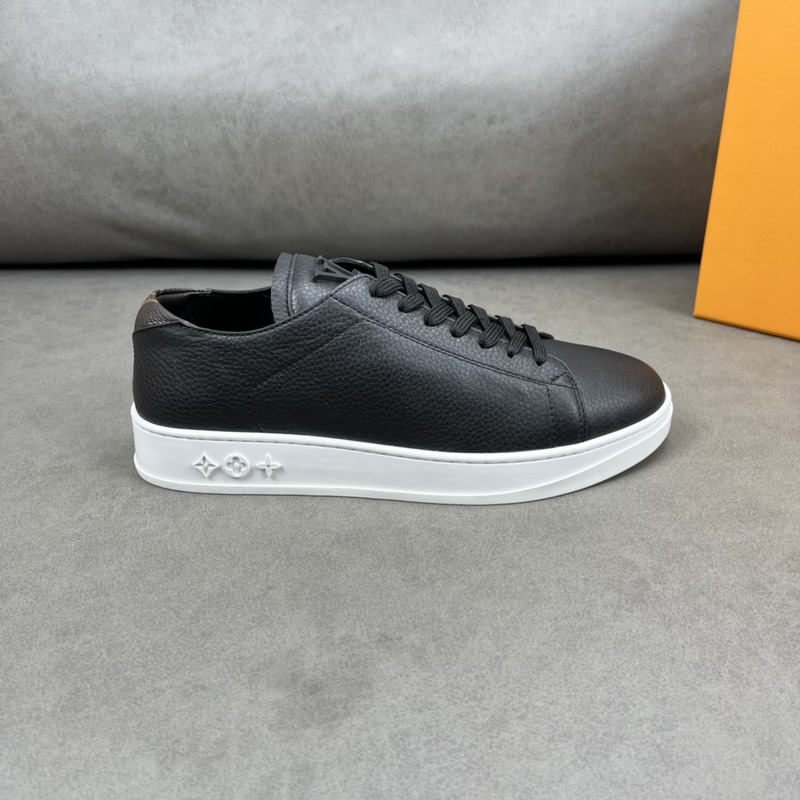 l**is V*t*n resort sneakers black leather