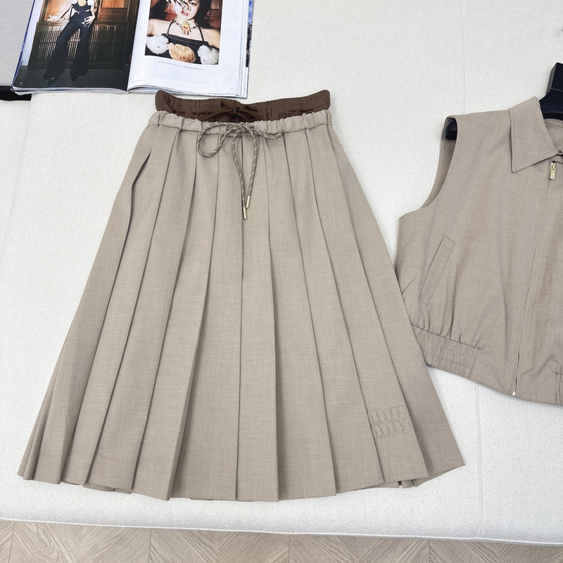 Miu Miu Sleeveless Top And Pleated Skirt Suit Beige
