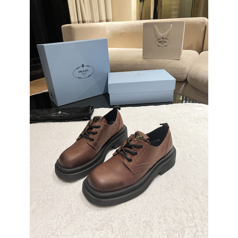 Pra*a triangle-logo leather derby shoes brown