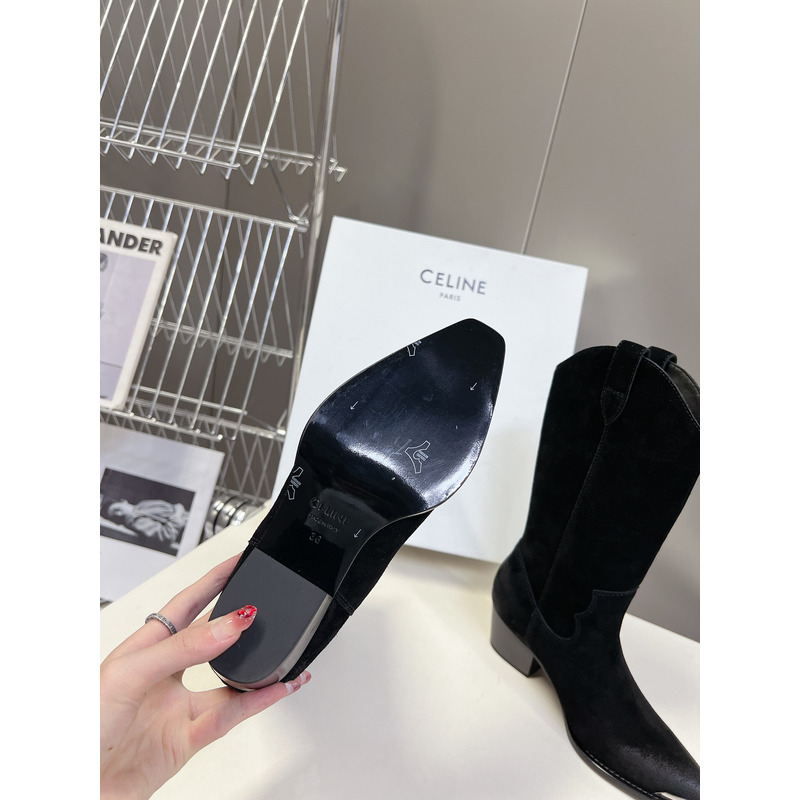 Ce**e suede boot in black