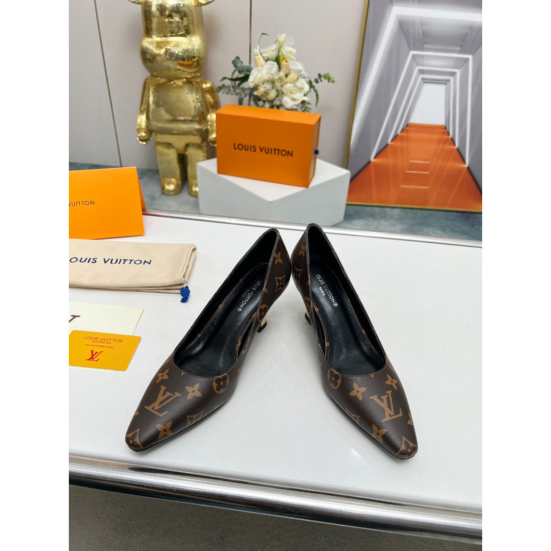 l**is V*t*n low heel pump monogram brown
