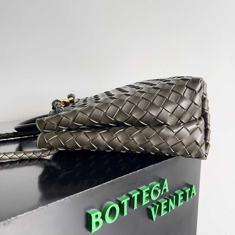 Bo*te*ga ve*ne*ta andiamo intrecciato leather tote dark green
