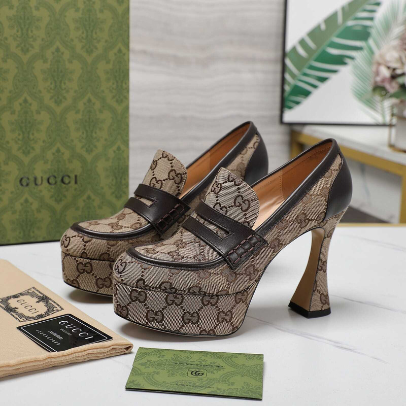 G*u*i horsebit canvas heels brown