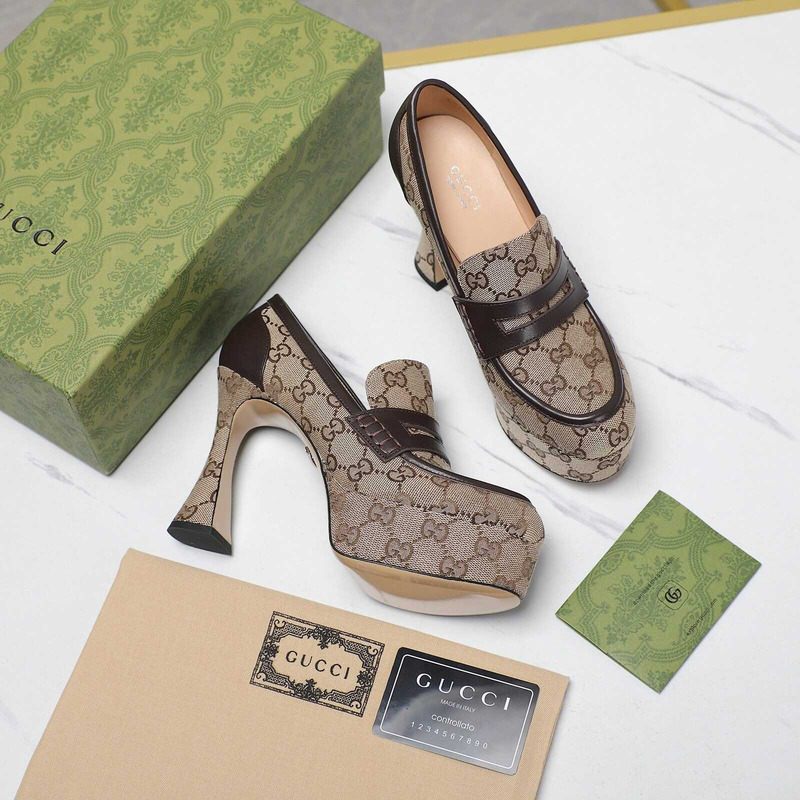 G*u*i horsebit canvas heels brown
