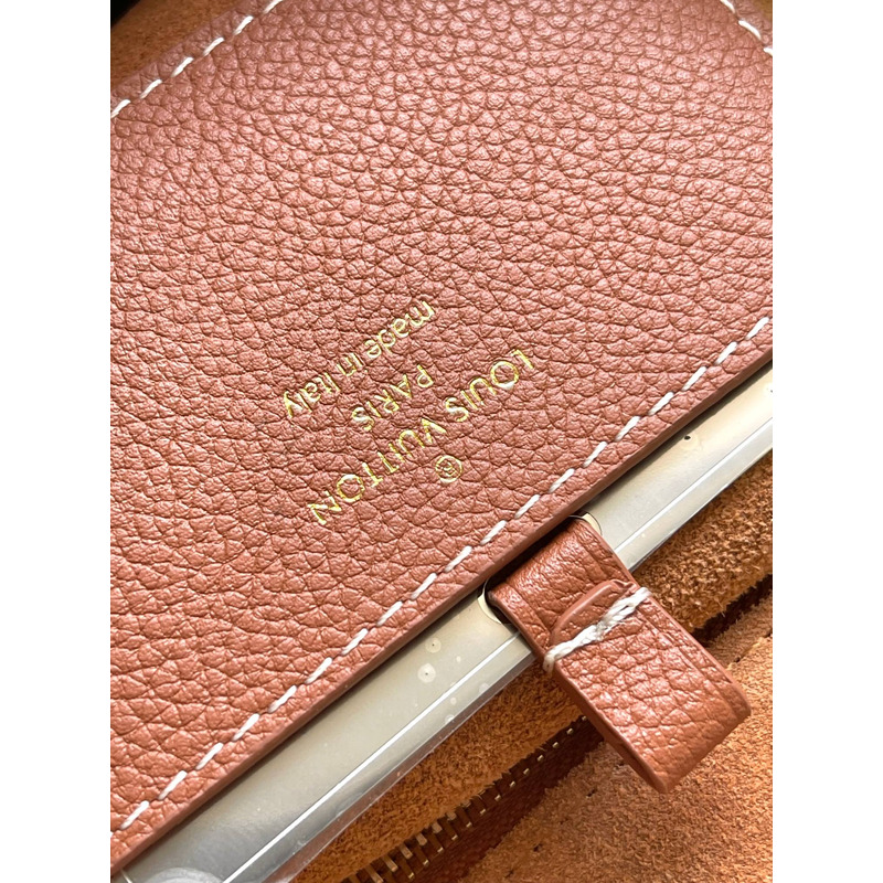 l**is V*t*n soft twist bag