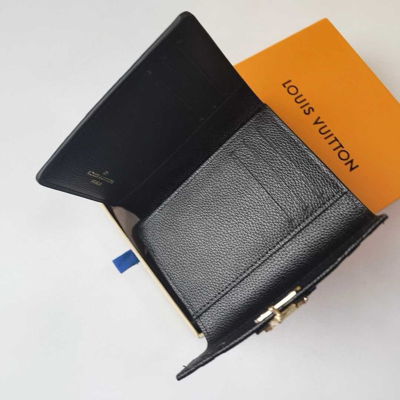 l**is V*t*n wallets black