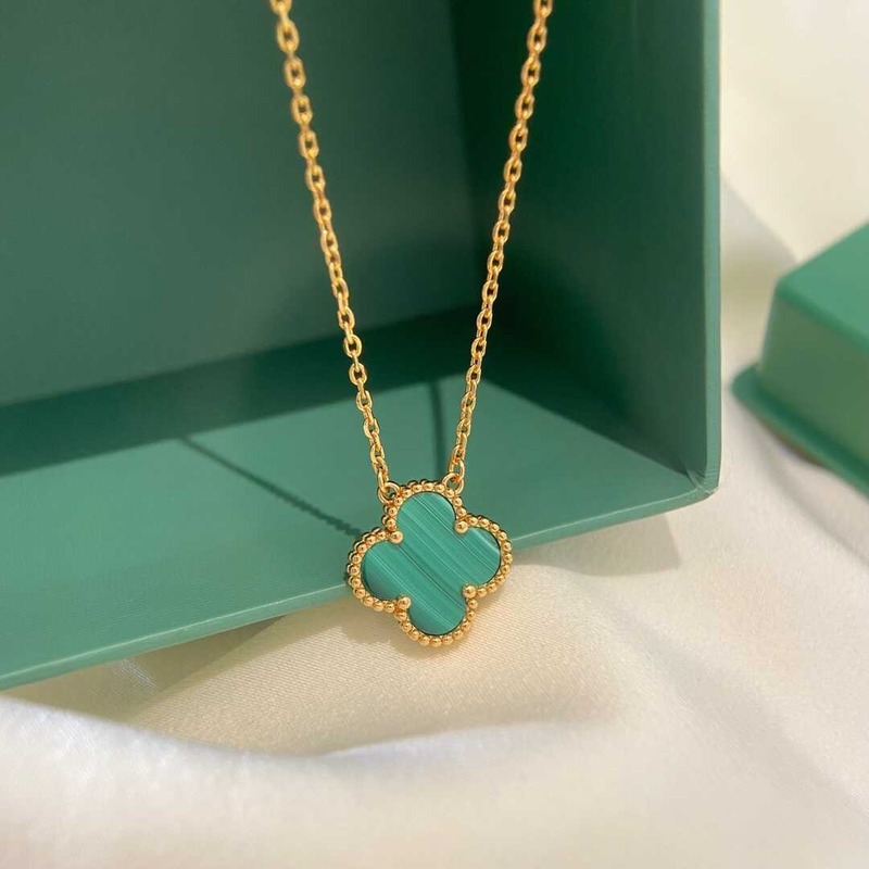 Van Cleef & Arpels Alhambra Motif Pendant Necklace Malachite 18K Yellow Gold