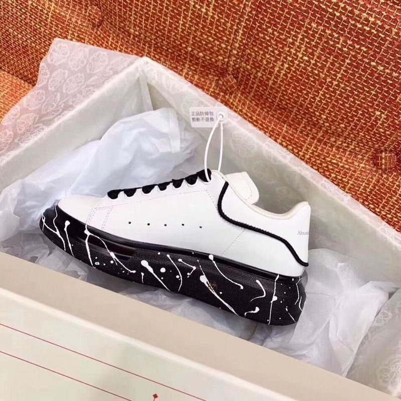 Alexander McQueen Sneakers in Black/White