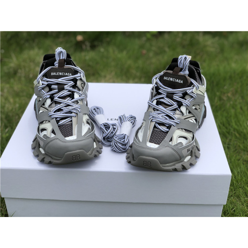Ba*len*cia*ga 3.0 dark gray sneakers men women