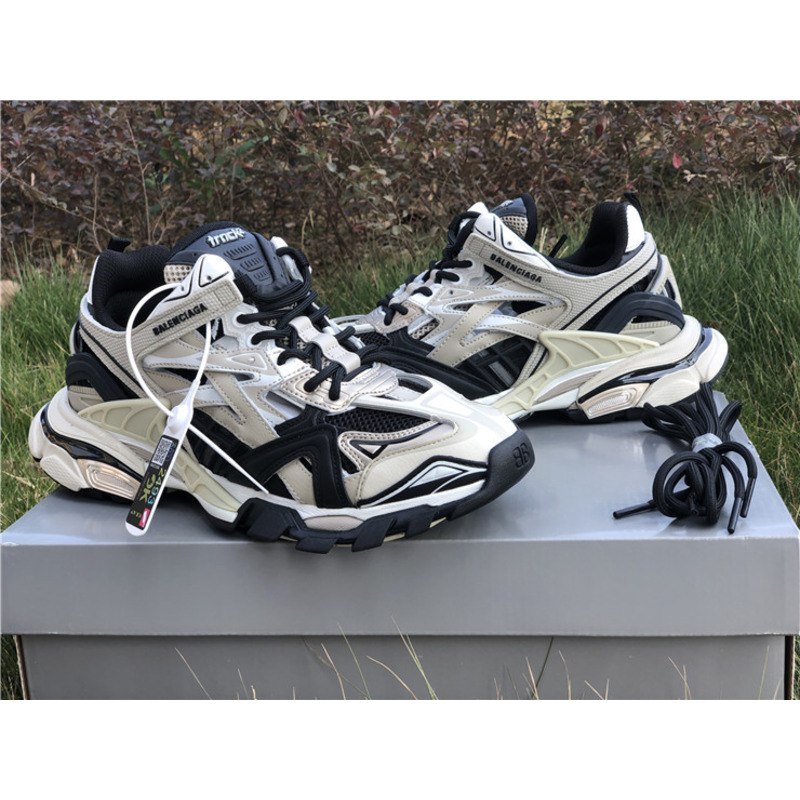 Ba*len*cia*ga 4.0 beige black sneakers men women