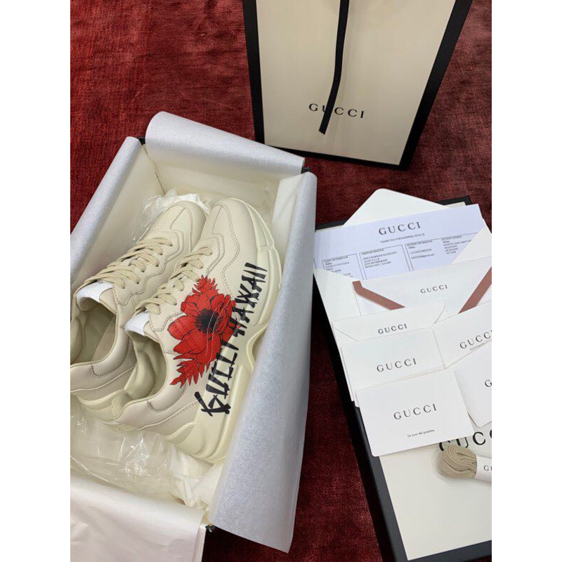G*u*i sneaker with logo