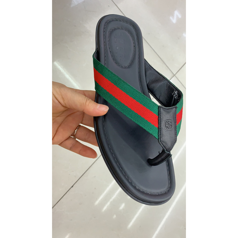 G*u*i web flip flops
