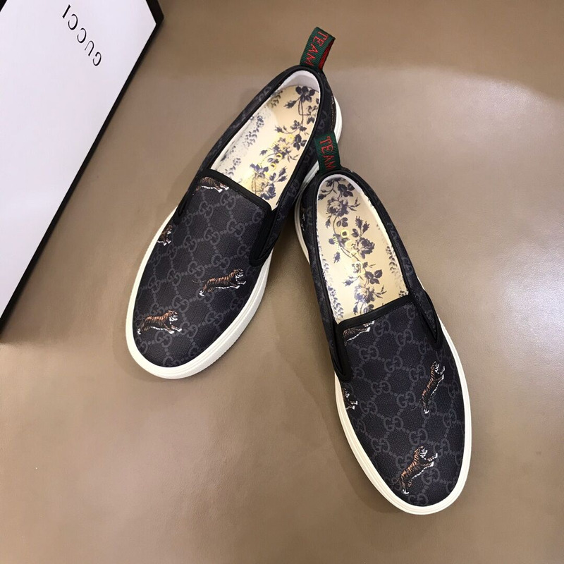 G*u*i tiger printed flat espadrille