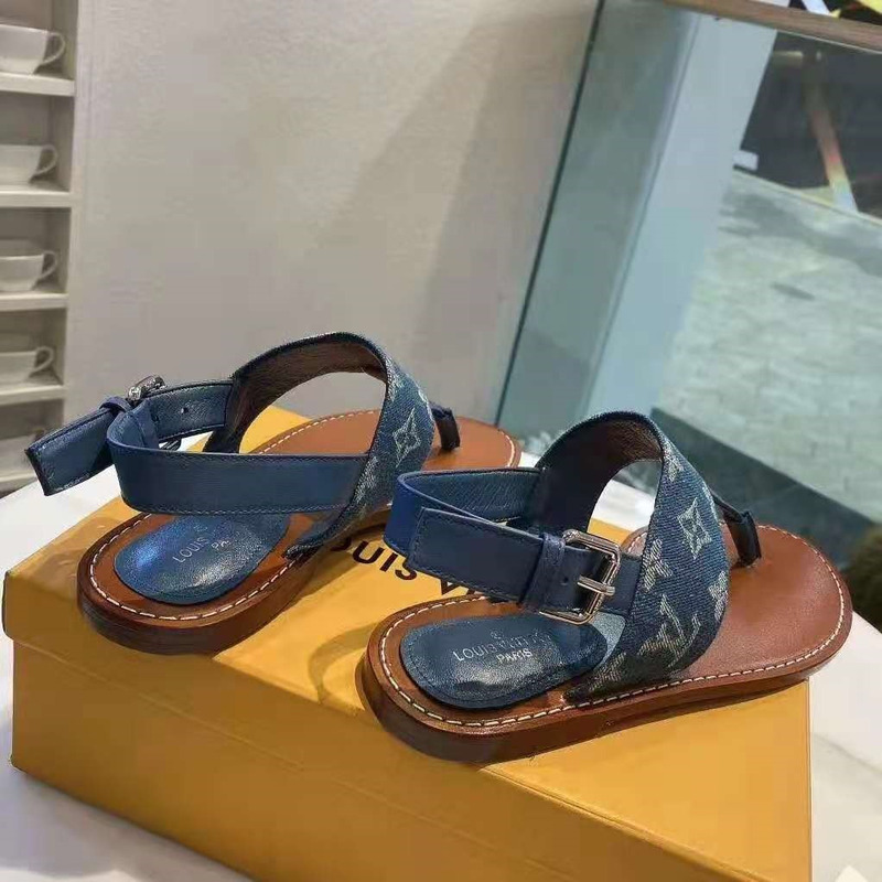 l**is V*t*n faro flat sandal