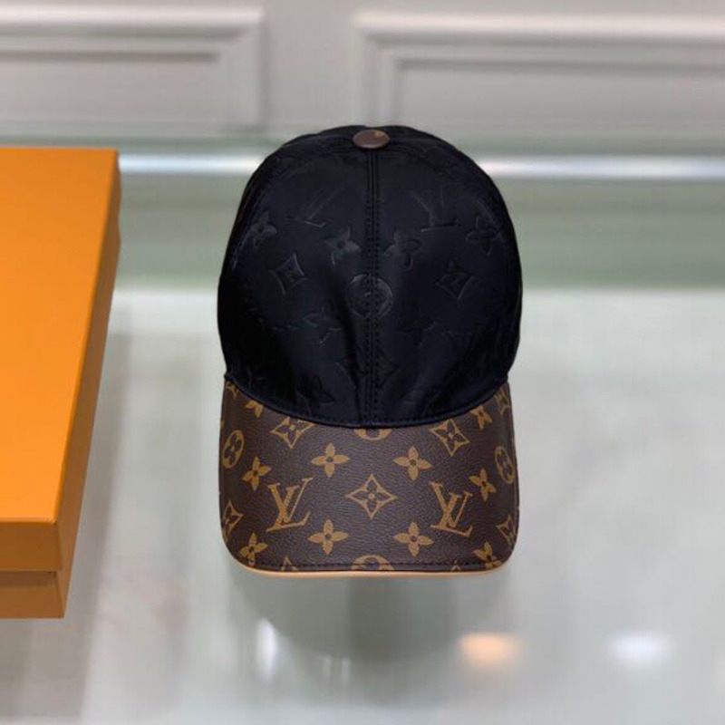 l**is V*t*n monogram baseball cap