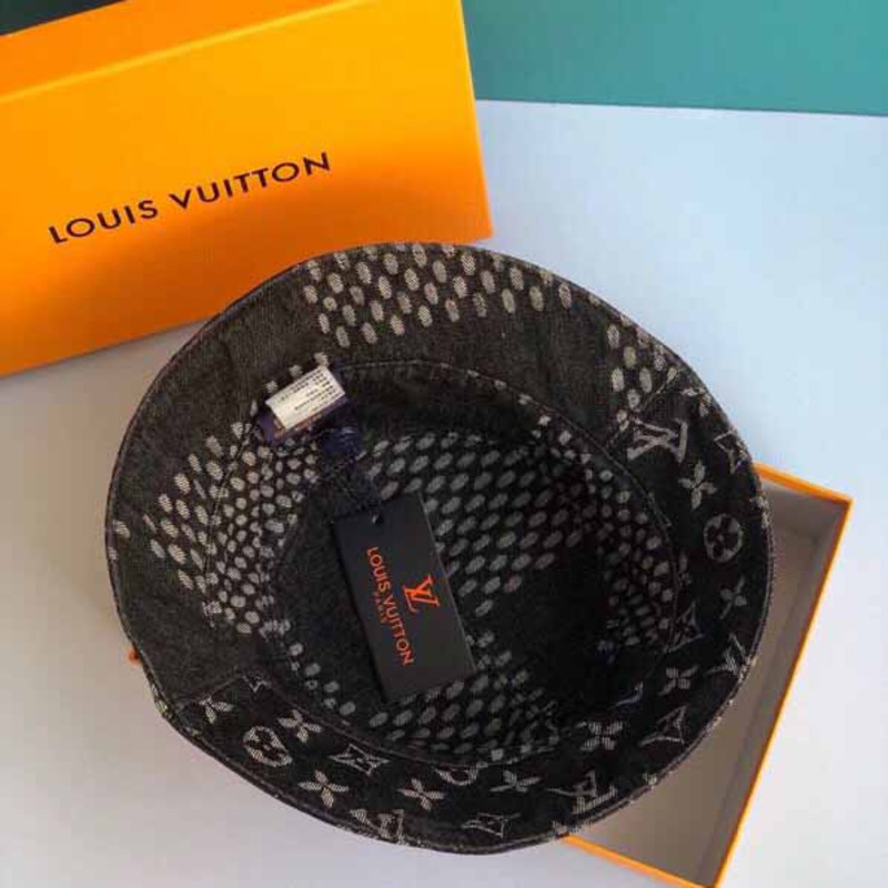 l**is V*t*n damier geant wave monogram sun hat