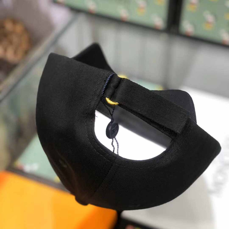 l**is V*t*n chain cap