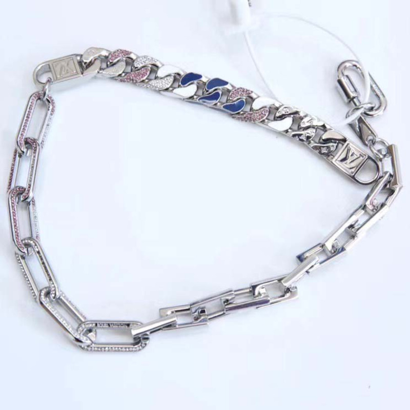 l**is V*t*n chain necklace