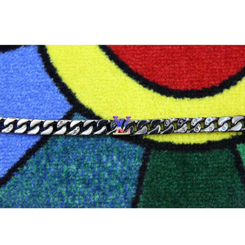 l**is V*t*n chain necklace
