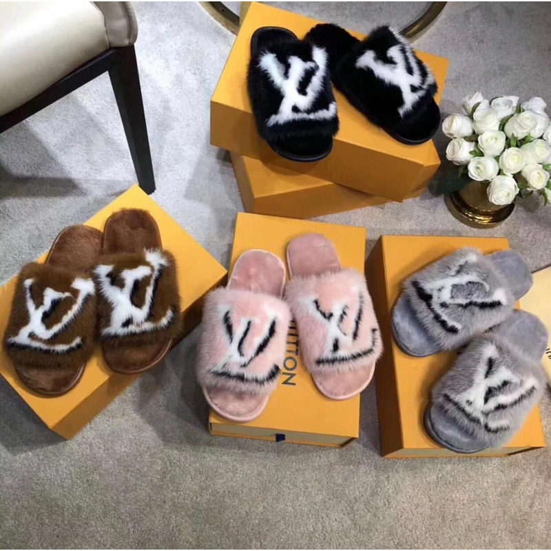 l**is V*t*n plush slippers