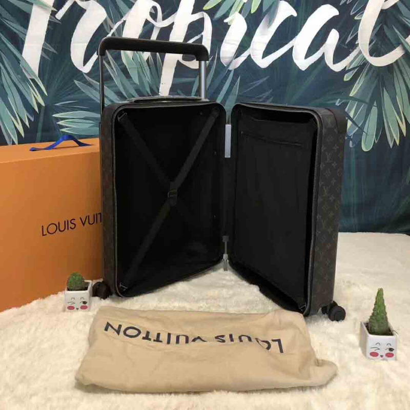 l**is V*t*n black monogram luggage