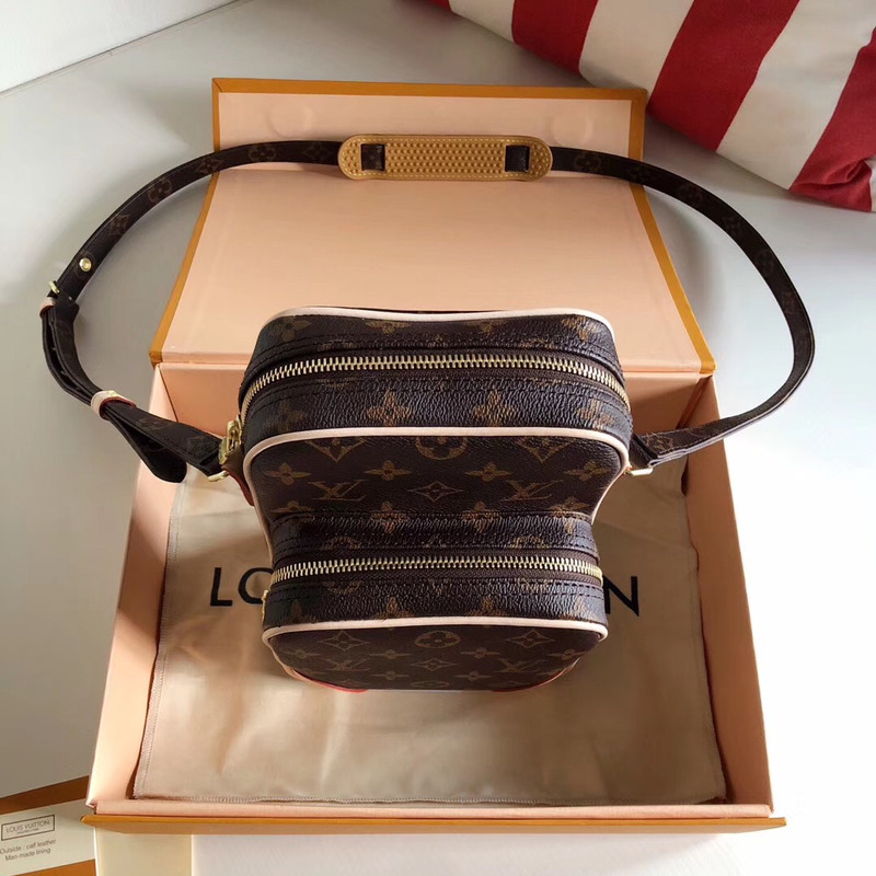 l**is V*t*n leather belt bag