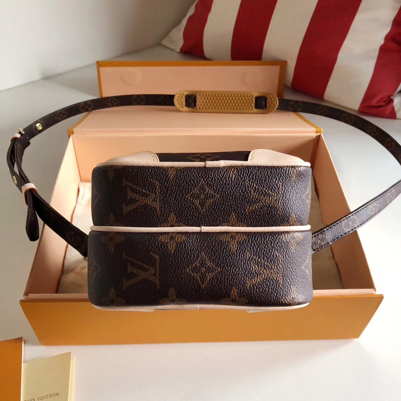 l**is V*t*n leather belt bag